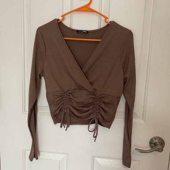 FashionNova Brown tied crop top - Picture 2 of 5